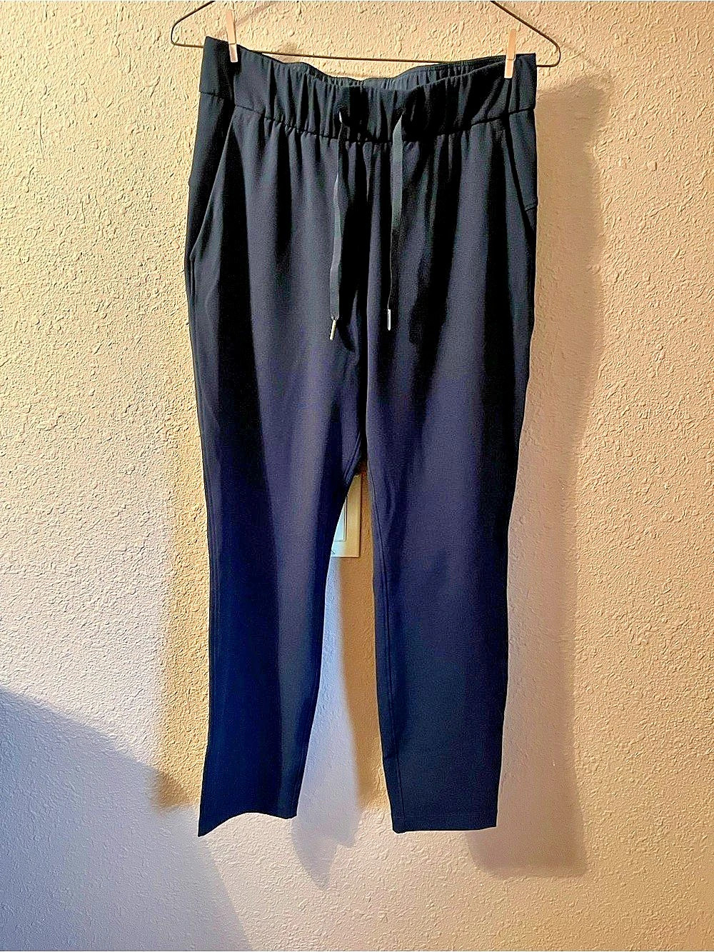 Lululemon women’s On the Fly Pull-On High-Rise Pant midnight blue size 4 workout